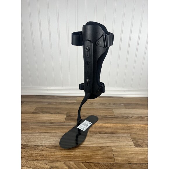 Trulife Matrix Max Model FH200R03 Carbon Right Foot Size Medium - Picture 1 of 8